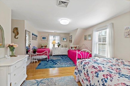 Chatham, Tres Gallos Cape Cod vacation rental - Upstairs bedroom, queen and 2 twins