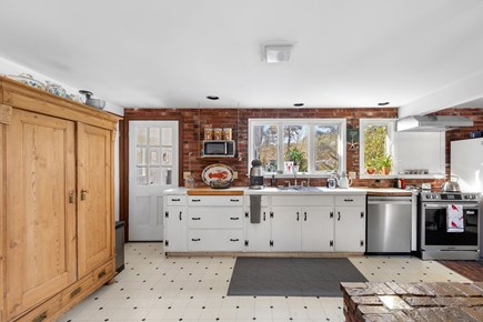 Eastham, Sand Dollar Cape Cod vacation rental - Home cooked meals in this classic Cape kitchen