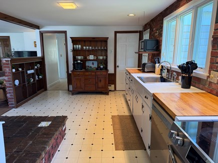 Eastham, Sand Dollar Cape Cod vacation rental - Spacious, well-equipped kitchen