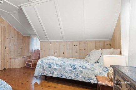 West Hyannisport Cape Cod vacation rental - Twin in the 2nd floor king bedroom