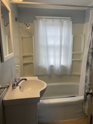 Dennis Port Cape Cod vacation rental - Full Bathroom