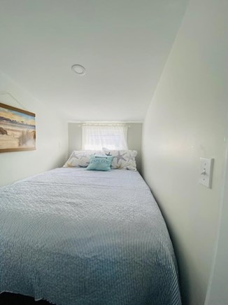 Dennis, Chase's Ocean Grove Cape Cod vacation rental - Queen Bed