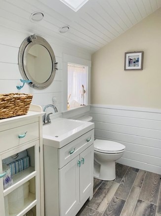 Dennis, Chase's Ocean Grove Cape Cod vacation rental - Bathroom