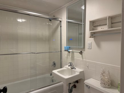 Dennis Port Cape Cod vacation rental - Full bath with tub