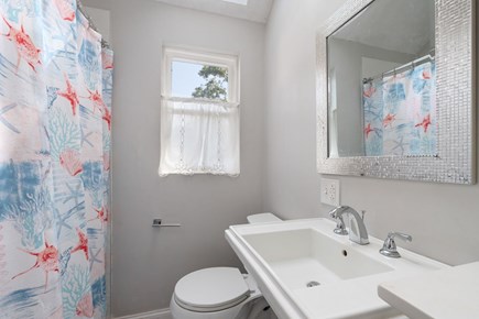 Onset Beach MA vacation rental - First floor master bedroom full bathroom