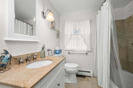 Centerville Cape Cod vacation rental - Bathroom 1 - Full with Shower and Tub Combination