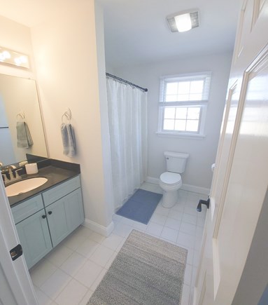 Wellfleet, BayView Cape Cod vacation rental - Upstairs master bath