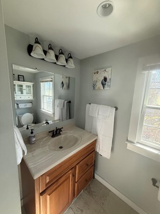 Wellfleet, Harborside Cottage Cape Cod vacation rental - Bathroom