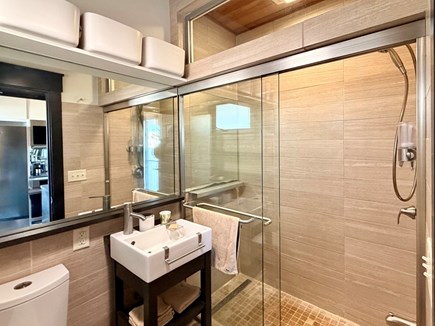 Provincetown, Beach Point Club Studio Cape Cod vacation rental - Bathroom.