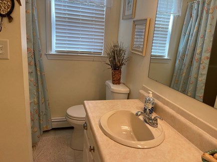 Mashpee, Johns Pond Cape Cod vacation rental - Bathroom