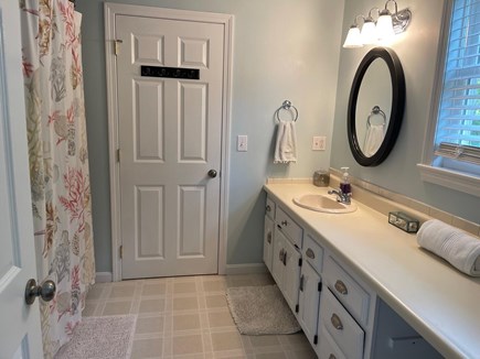 Mashpee, Johns Pond Cape Cod vacation rental - Bathroom