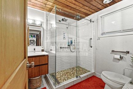 Falmouth, Old Silver beach Cape Cod vacation rental - Bathroom