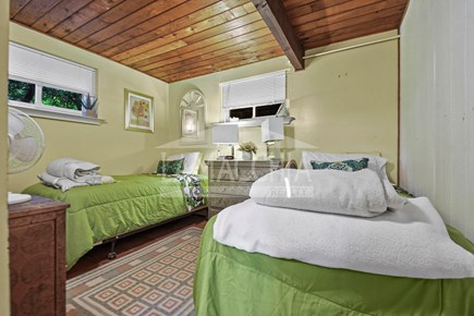 Falmouth, Old Silver beach Cape Cod vacation rental - Twin bedroom