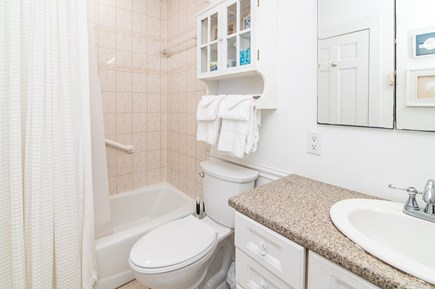 Harwichport Cape Cod vacation rental - Full bath with tub/shower.