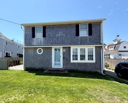 Dennis Cape Cod vacation rental - Front yard