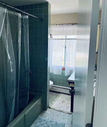 Popponessett Cape Cod vacation rental - Upstairs full bathroom