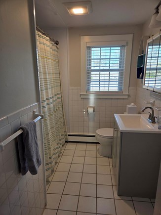 South Yarmouth Cape Cod vacation rental - Bathroom with tub