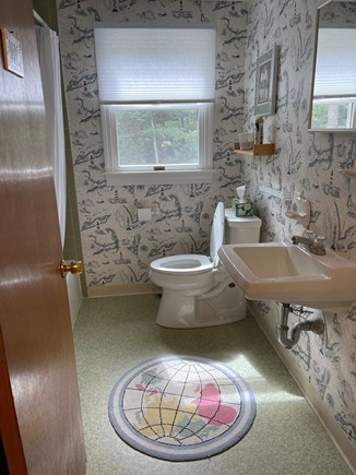 Eastham, Private Beach Access - 4004 Cape Cod vacation rental - Full Bathroom with shower and tub