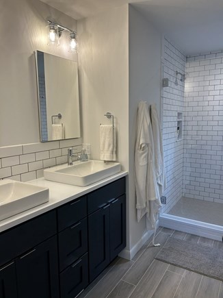Truro, Longnook Cape Cod vacation rental - Primary ensuite bathroom