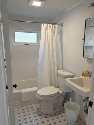 Eastham Cape Cod vacation rental - Shared bathroom (tub & shower)