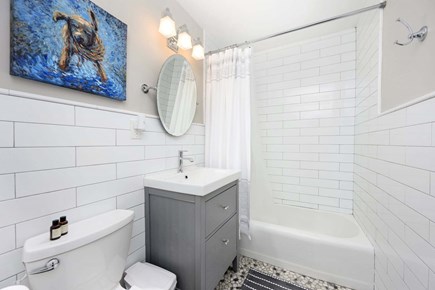 Cotuit Cape Cod vacation rental - Bathroom 1 - Full with shower and tub combo