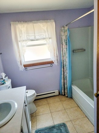 Wellfleet Cape Cod vacation rental - Bathroom with Tub & Shower on Main Level