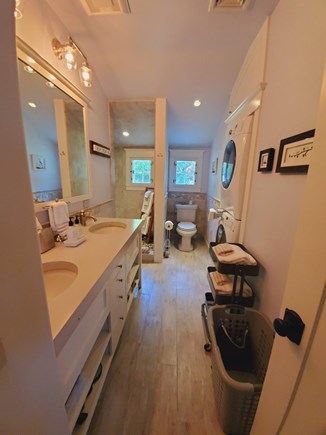 On Snipatuit Pond, Rochester MA vacation rental - Master bath
