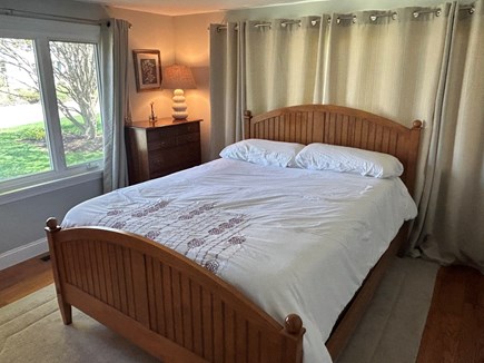 Centerville, Craigville Beach Cape Cod vacation rental - 1st floor Queen en suite