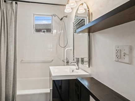 Provincetown Cape Cod vacation rental - BATH