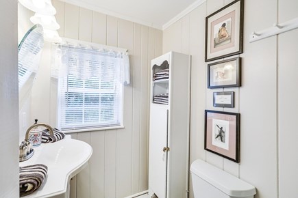 Wellfleet Cape Cod vacation rental - Bathroom