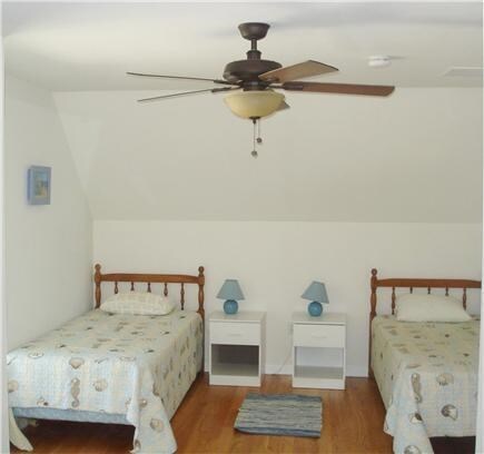 South Chatham Cape Cod vacation rental - Twin bedroom (upstairs)