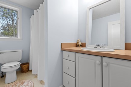 Dennis Cape Cod vacation rental - 2nd floor full bath