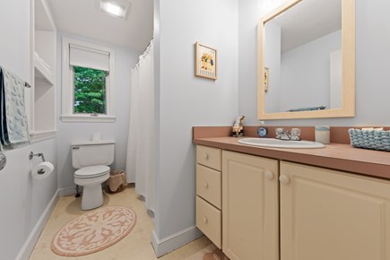Dennis Cape Cod vacation rental - Second floor bathroom