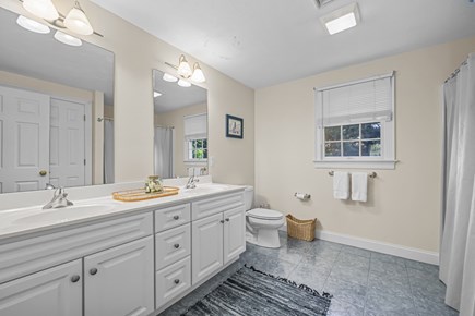 Barnstable Cape Cod vacation rental - Second-level bathroom