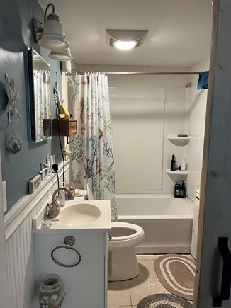 East Wareham MA vacation rental - Bathroom, Tub