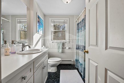 Centerville Cape Cod vacation rental - Bathroom