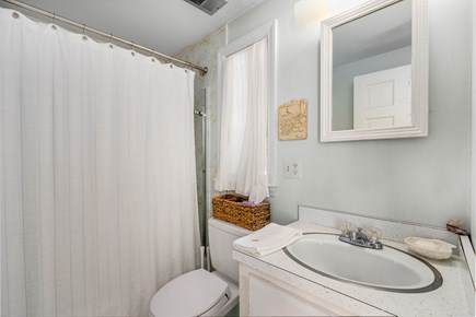 Chatham Cape Cod vacation rental - Full Bathroom 1