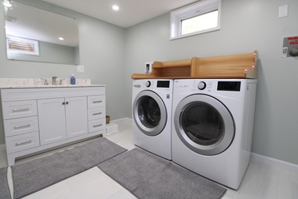 Wellfleet Cape Cod vacation rental - Lower Level Full Bath with Washer/Dryer