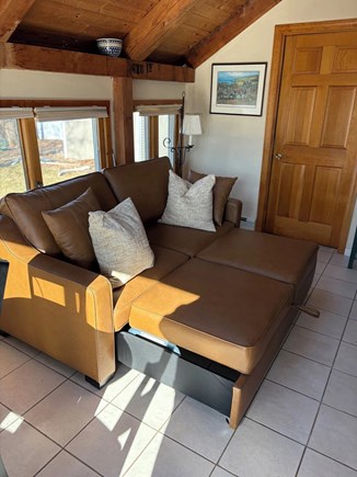 Manomet Manomet vacation rental - Leather couch with pullout Queen bed