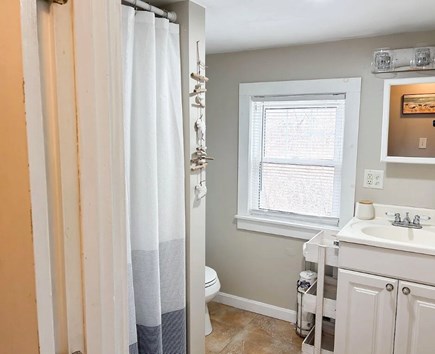 Dennisport Cape Cod vacation rental - Bathroom