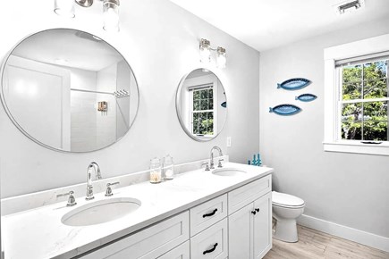 Yarmouth Port Cape Cod vacation rental - Upstairs Bathroom - Tub/Shower Combo