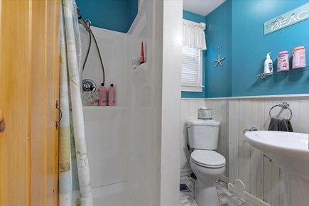 Dennisport Cape Cod vacation rental - Bathroom