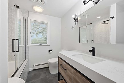 Plymouth MA vacation rental - Bathroom 3 - Full with shower and tub combo - Upper Level