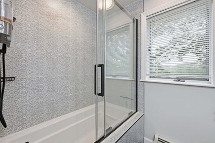 Plymouth MA vacation rental - Bathroom 3 - Full with shower and tub combo - Upper Level