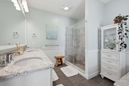 Yarmouth Port Cape Cod vacation rental - Bathroom 1 - Full with shower and tub combo - Ensuite bedroom 1