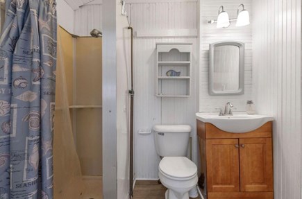 Falmouth, New Silver Beach Cape Cod vacation rental - 1st level bath