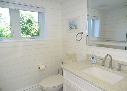 Plymouth MA vacation rental - Main floor full bath