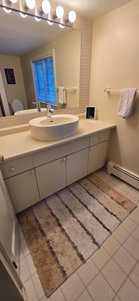 Wellfleet Cape Cod vacation rental - Bathroom