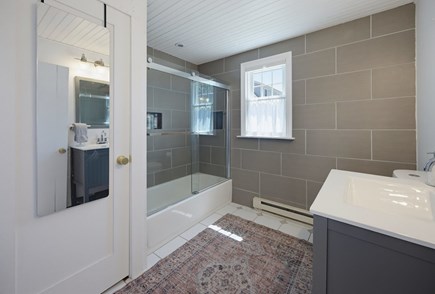 Pocasset Cape Cod vacation rental - Full bathroom with tub/shower