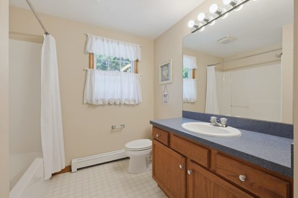 Brewster Cape Cod vacation rental - Full bathroom